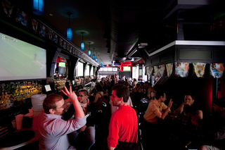 Illustration for article titled Shockingly, No One Was Seriously Injured During Deadspin Bar Crawl